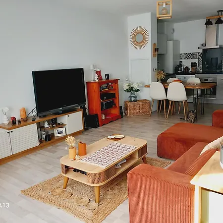 T2 - Jardinet - Terrasse - Parking Couvert Apartment *